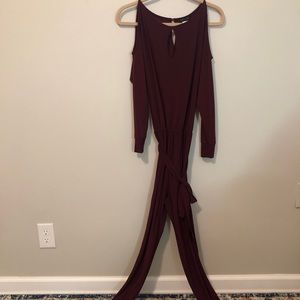 VENUS burgundy jumpsuit w open shoulders ✨